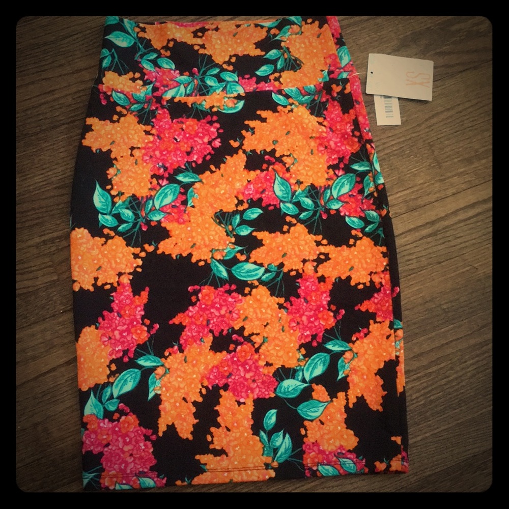 NEW Lularoe Cassie pencil skirt